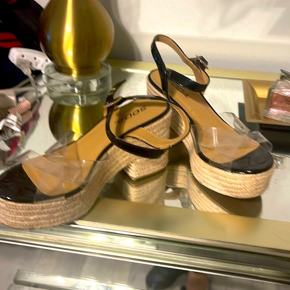 Sandel’s - Picture 1 of 2